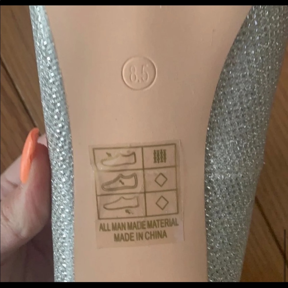 Silver Heels - Picture 3 of 5